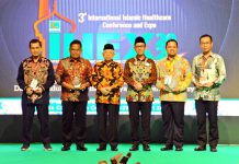 Di 3rd IHEX 2020, 4 Kepala Daerah Terima Penghargaan Sebagai Pelopor RS Syariah 2020 03 08 MUKISI Wwc